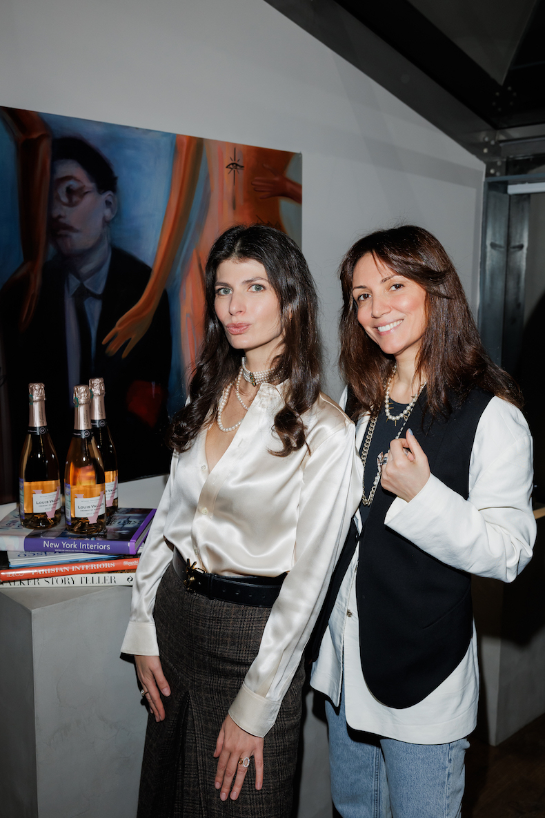 Александра Асмус и Карина Ошроева Александра Асмус и Карина Ошроева