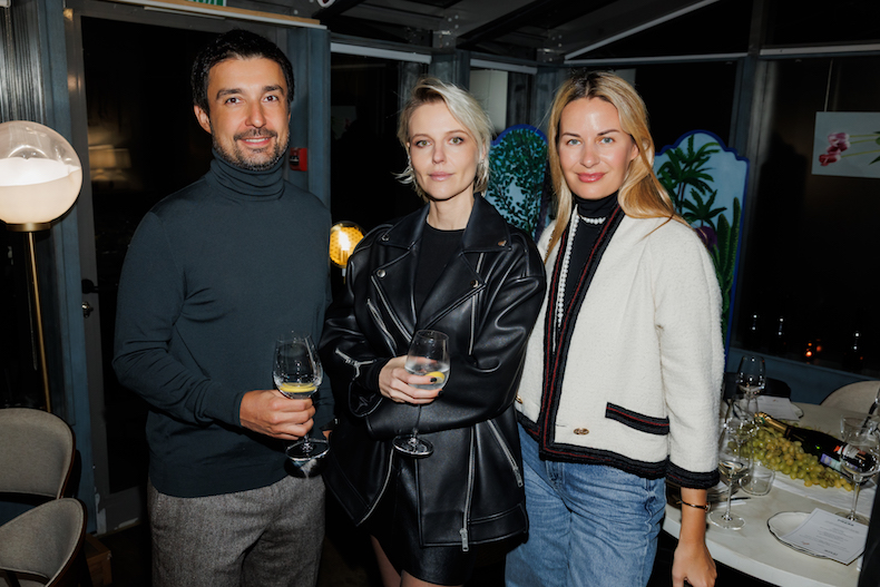 Сергей Азатян, Ольга Кузнецова и Татьяна Азатян Сергей Азатян, Ольга Кузнецова и Татьяна Азатян