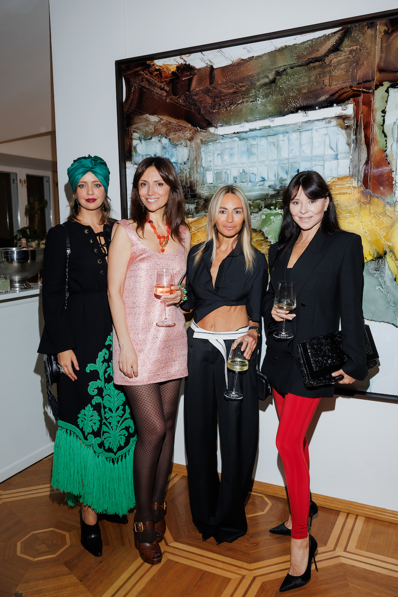 Ольга Лефферс, Карина Ошроева, Марина Долидзе и Маруся Ильченко Ольга Лефферс, Карина Ошроева, Марина Долидзе и Маруся Ильченко