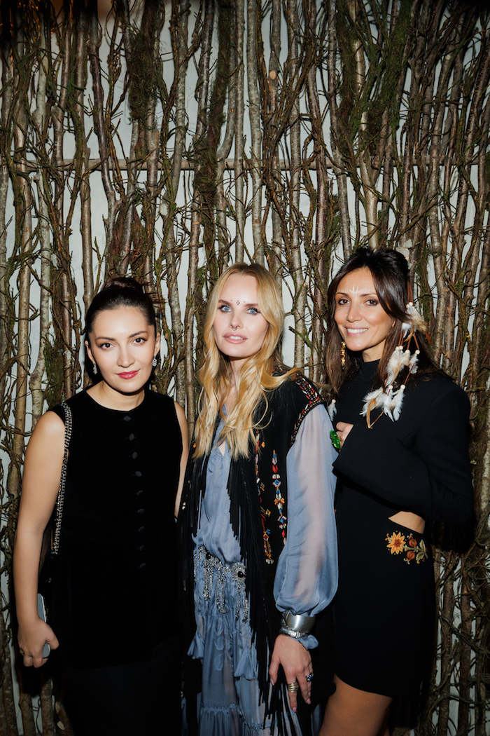 Мадонна Мур, Катя Голландцева и Карина Ошроева