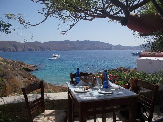Таверна Kiki's на пляже Agios Sostis Таверна Kiki's на пляже Agios Sostis